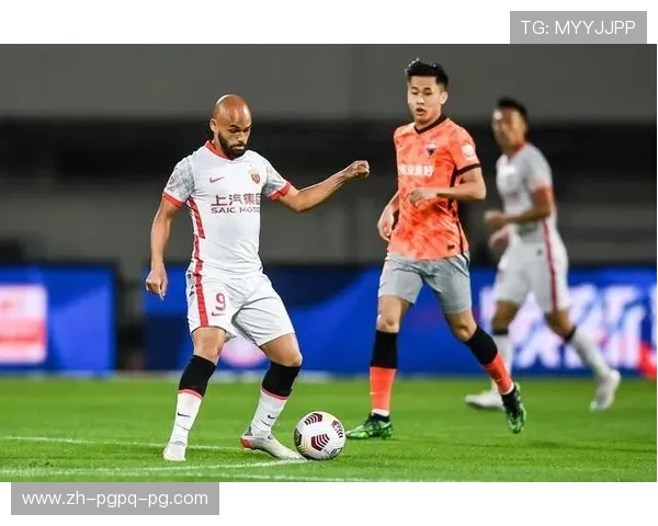 高位逼抢战术陷阱：如何规避过度压迫带来的防守漏洞风险